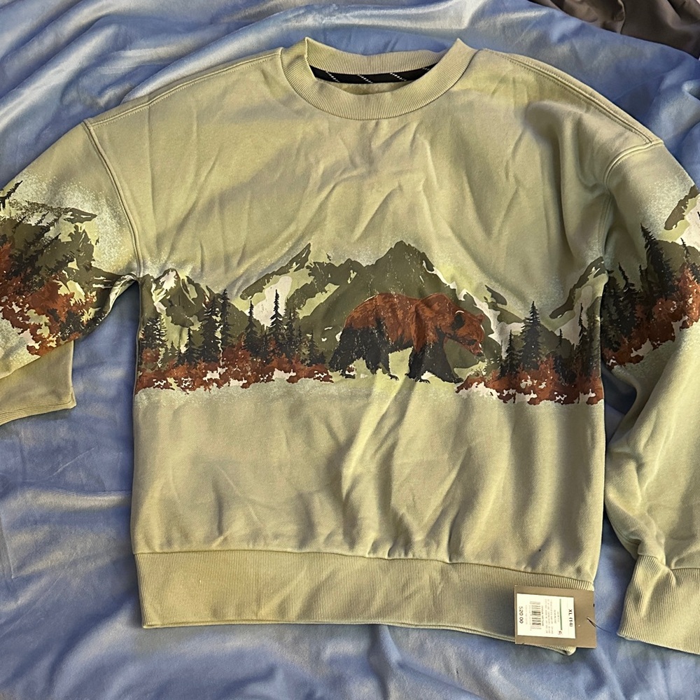 Boy's XL Green Mountain Bear Crewneck Sweater